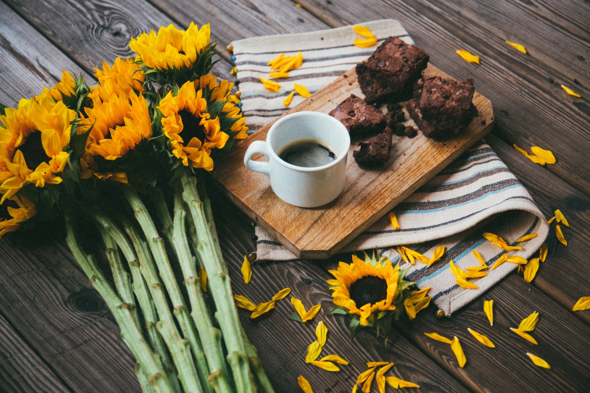 sunflowers, coffee, brownies. cute table setup